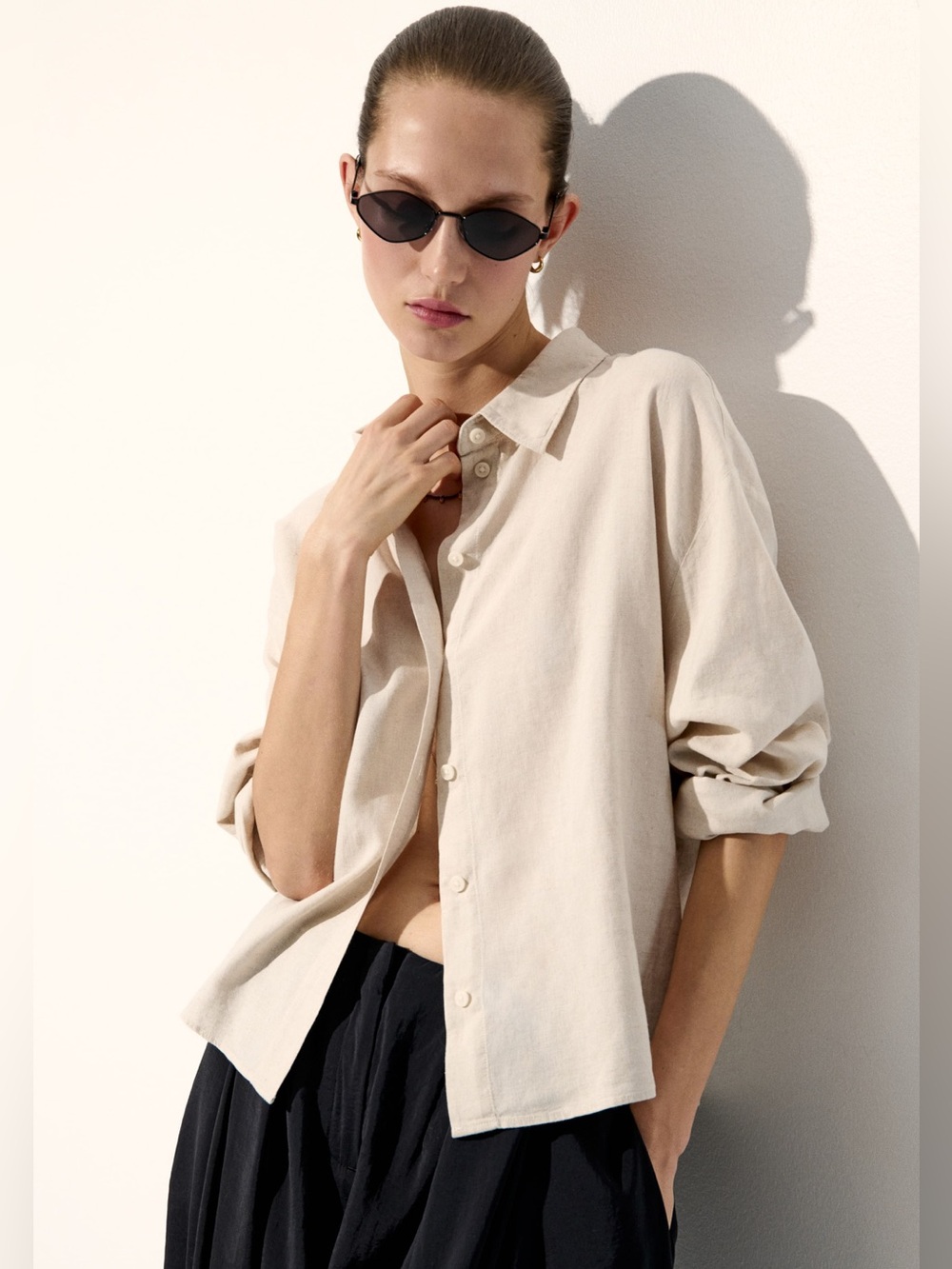 H&M Linen Blend Loose-Fit
Button-Down Shirt Light Beige
Size XL Women’s